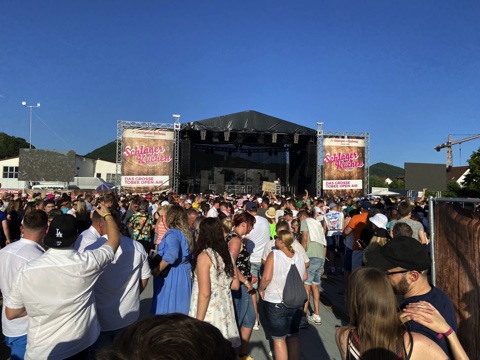 Das Publikums beim großen Tobee Open-Air Schlagerkuchen 2023